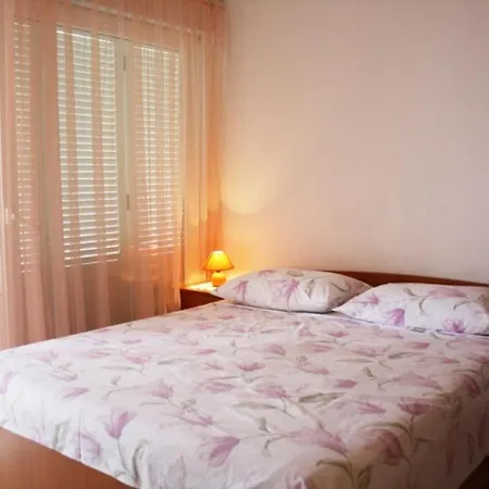 Apartment In With Sea View, Balcony, Air Conditioning, Wifi 612-1 *